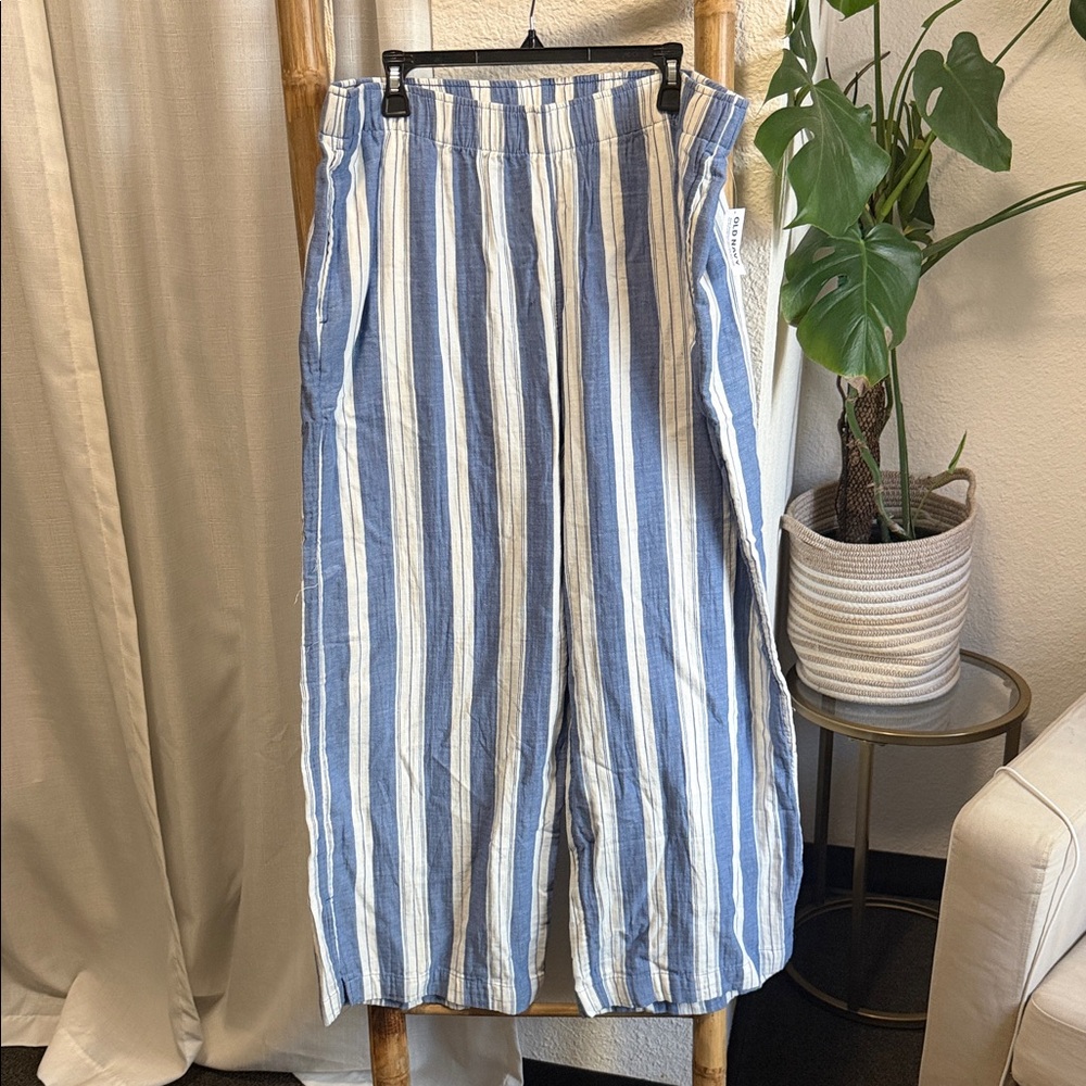 Old Navy Blue and Cream Striped Women's Skirt
